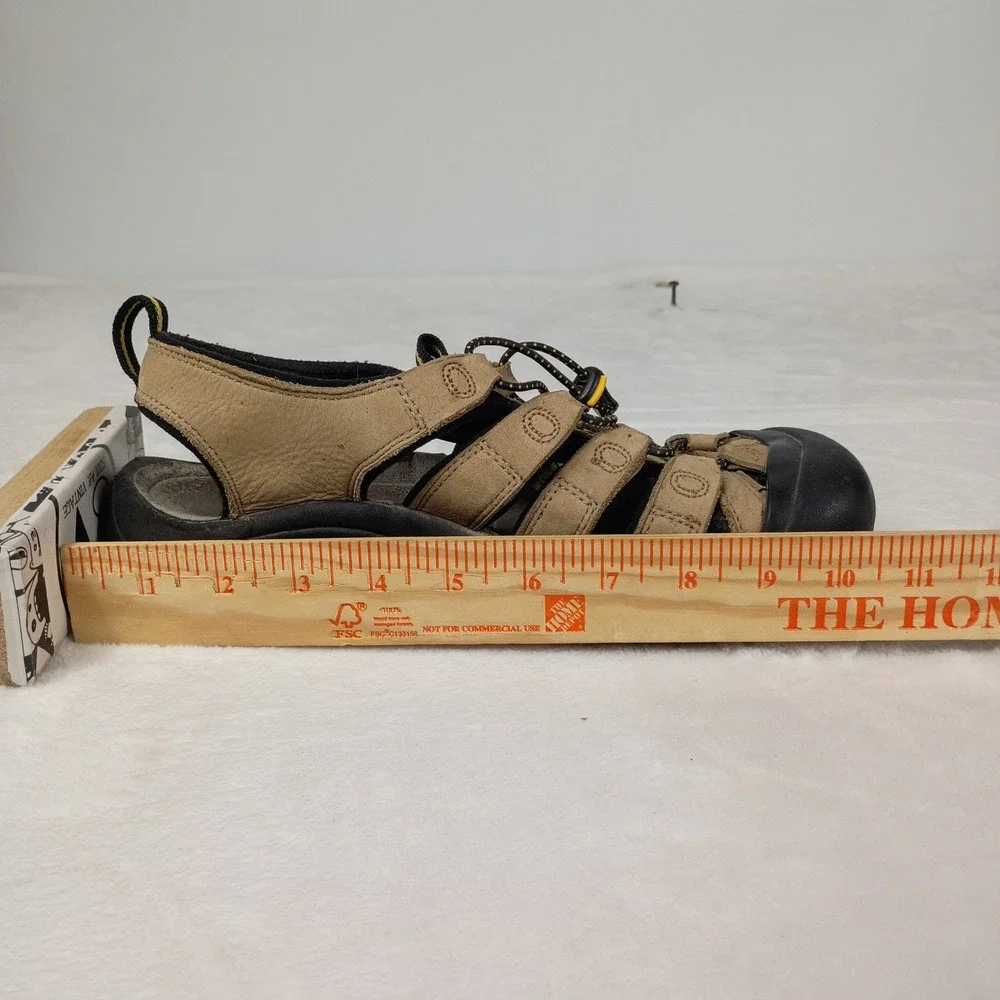 KEEN Hiking Newport H2 Sandals Mens 9 Tan  Leather Bungee Gorpcore Outdoor Shoes